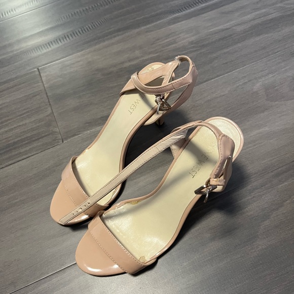 Nine West nude pink heels - Picture 4 of 8